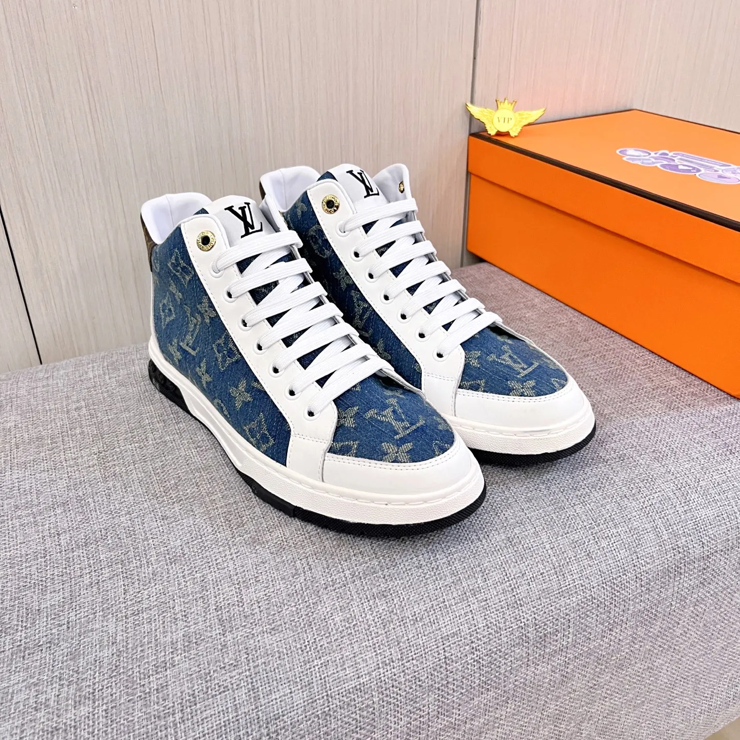 🚘🚘Factory batch 440💰👍[LV]🔥🔝Louis Vuitton, high-end men's shoe brand, official website 1:1 latest masterpiece: the upper is made of Italian official website original special technical cloth fabric 🔥Original comfortable and breathable lining ➕Original designated non-slip outsole 🔥Make walking more convenient and comfortable! An exclusive new model, a stunning work, a beautiful 1:1 replica [color] compared to the official quality! Create a fashionable personality to set off your uniqueness! A must-have for trendy men! 🔥, sizes: 38-44. color:.    2⃣️colors available🔥